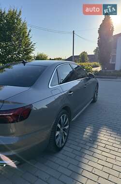 Седан Audi A4 2022 в 