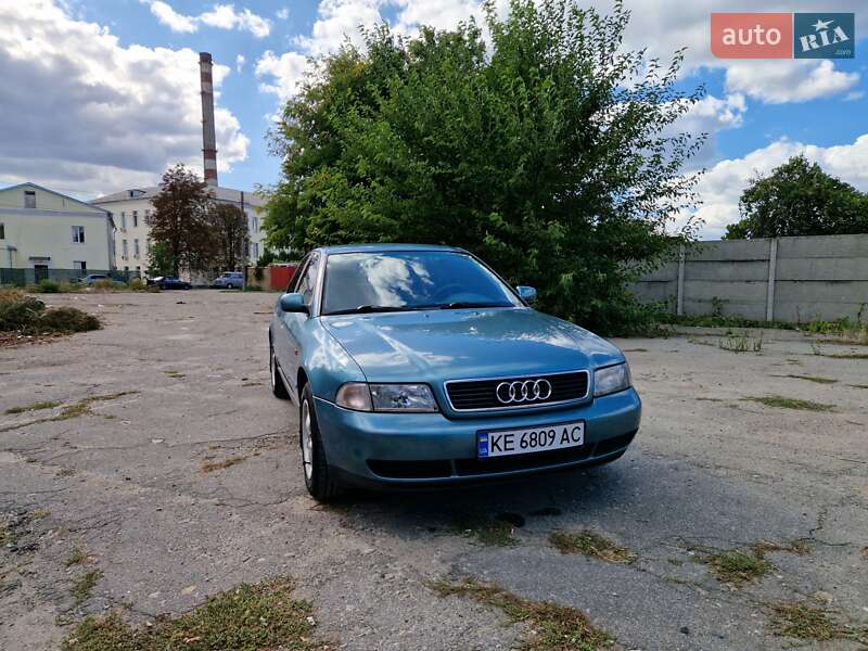 Седан Audi A4 1998 в 