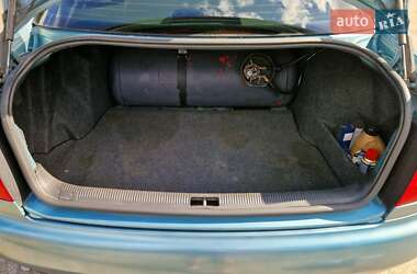 Седан Audi A4 1998 в 