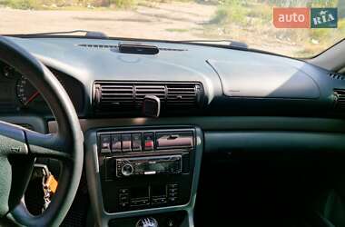 Седан Audi A4 1998 в 