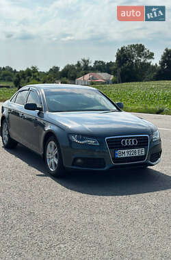 Седан Audi A4 2010 в Ромнах