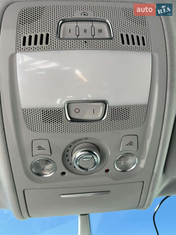Седан Audi A4 2015 в Львове
