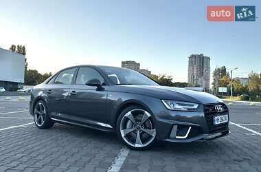 Седан Audi A4 2018 в 