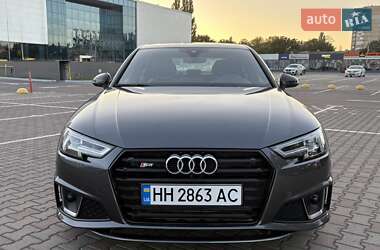 Седан Audi A4 2018 в 