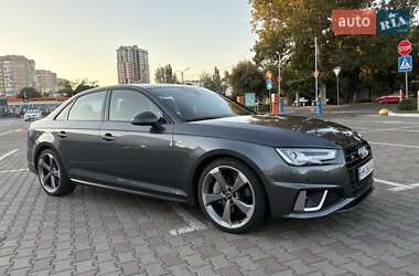 Седан Audi A4 2018 в 