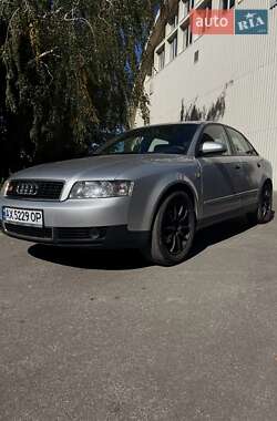 Седан Audi A4 2002 в Краснограде