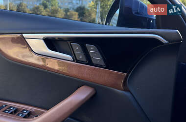 Седан Audi A4 2021 в 