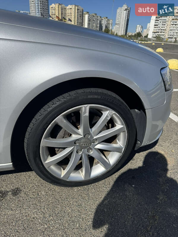 Седан Audi A4 2012 в Києві