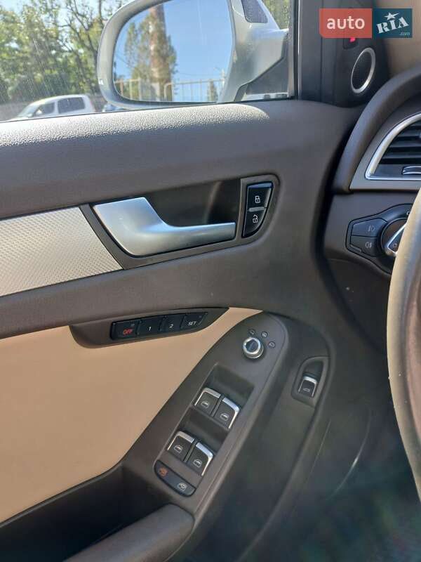 Седан Audi A4 2014 в Львове