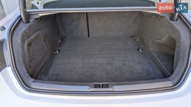 Седан Audi A4 2015 в Луцке