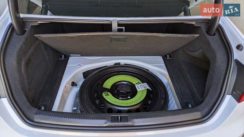 Седан Audi A4 2015 в Луцке