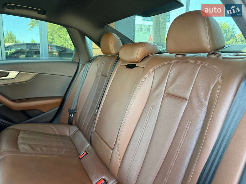 Седан Audi A4 2017 в Стрию