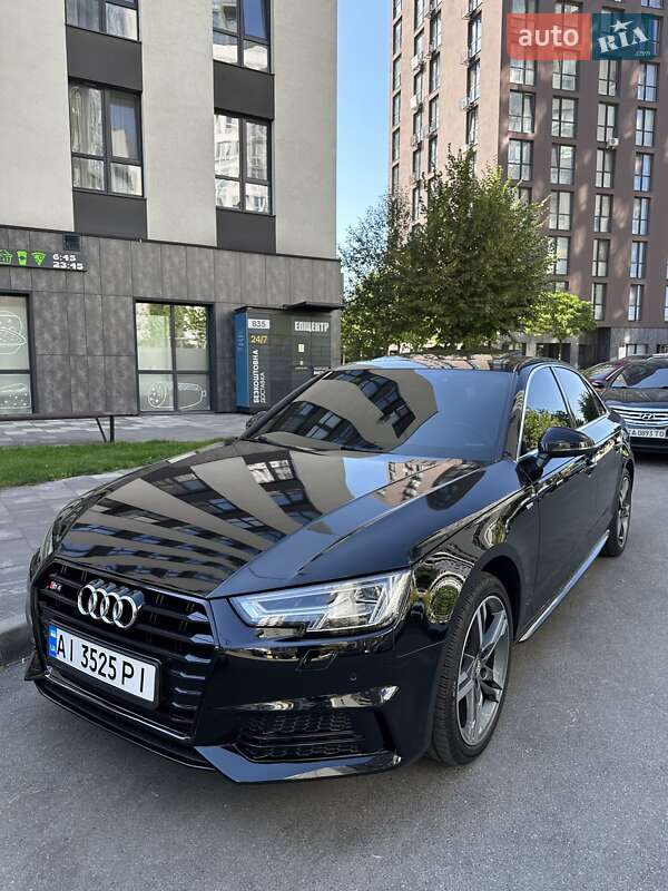 Седан Audi A4 2018 в 