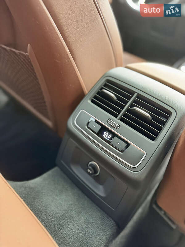 Седан Audi A4 2020 в Львове