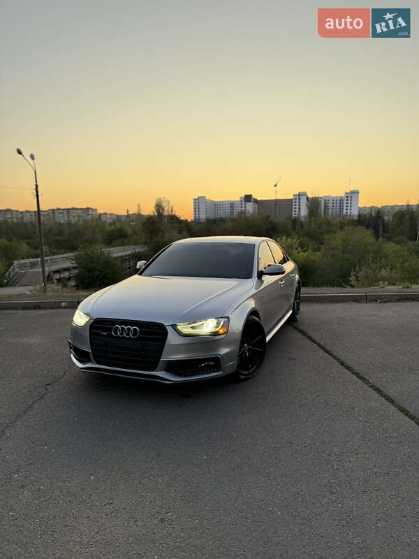 Седан Audi A4 2014 в Кривом Роге