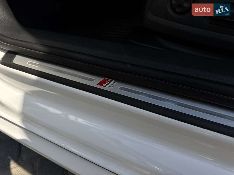 Седан Audi A4 2018 в Ивано-Франковске