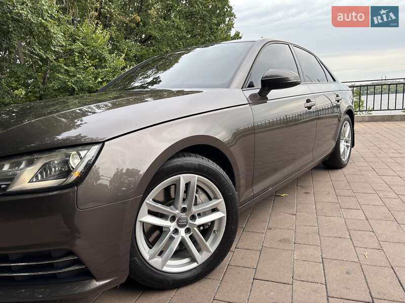 Седан Audi A4 2016 в Тернополе