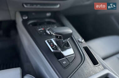 Седан Audi A4 2018 в 