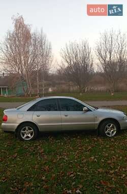 Седан Audi A4 1998 в 