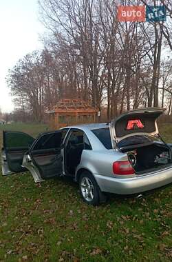 Седан Audi A4 1998 в 