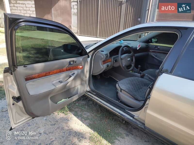 Седан Audi A4 2000 в Херсоне