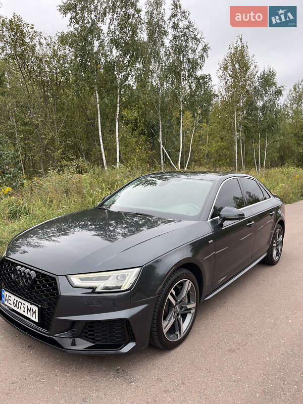 Седан Audi A4 2017 в Киеве