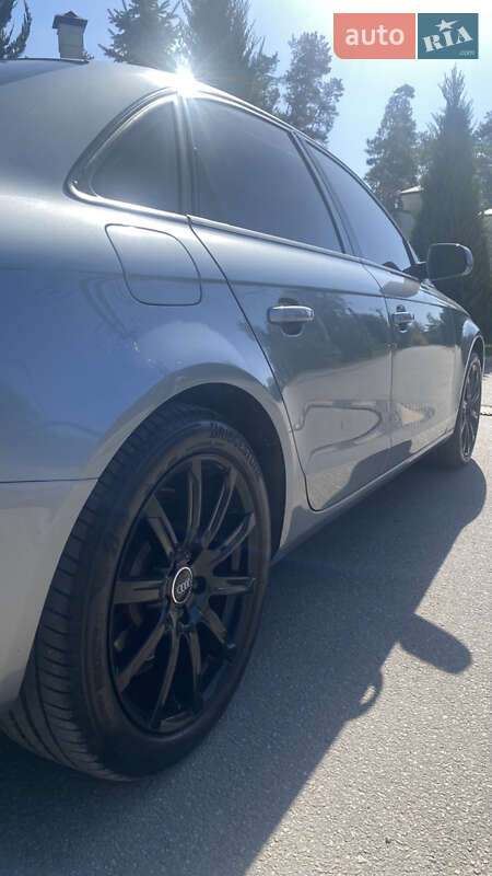 Седан Audi A4 2011 в Новомосковске