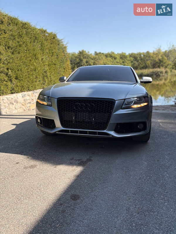 Седан Audi A4 2011 в Новомосковске