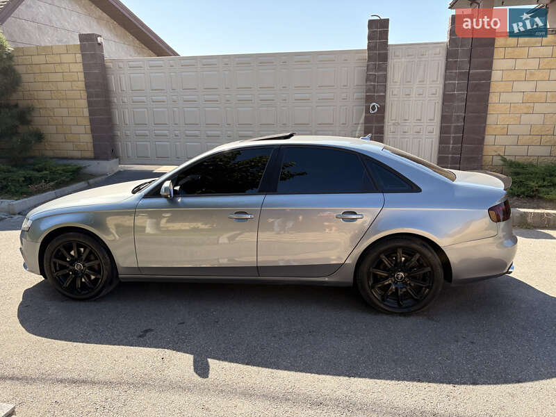 Седан Audi A4 2011 в Новомосковске