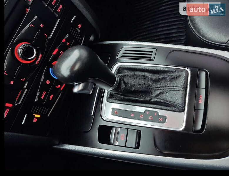 Седан Audi A4 2011 в Новомосковске