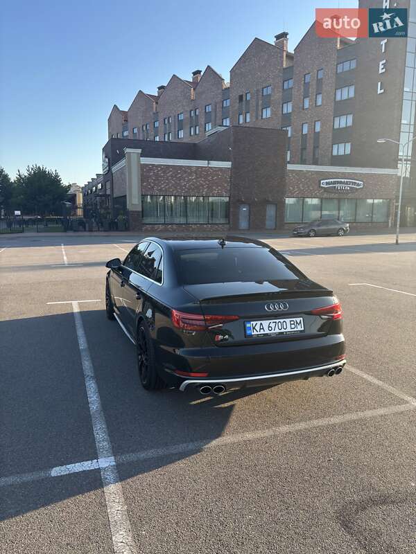 Седан Audi A4 2017 в Киеве