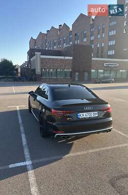 Седан Audi A4 2017 в 