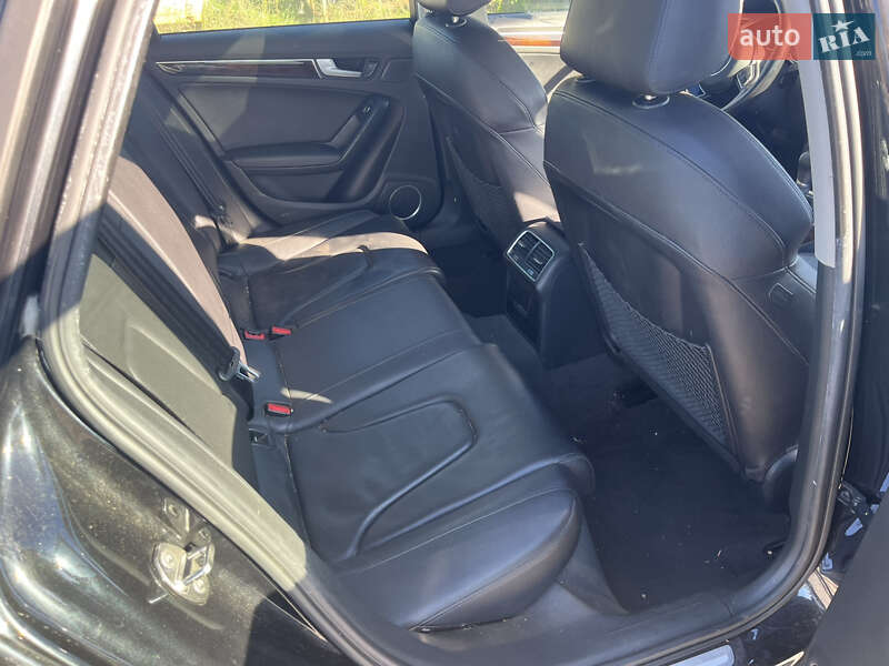 Седан Audi A4 2014 в Львове