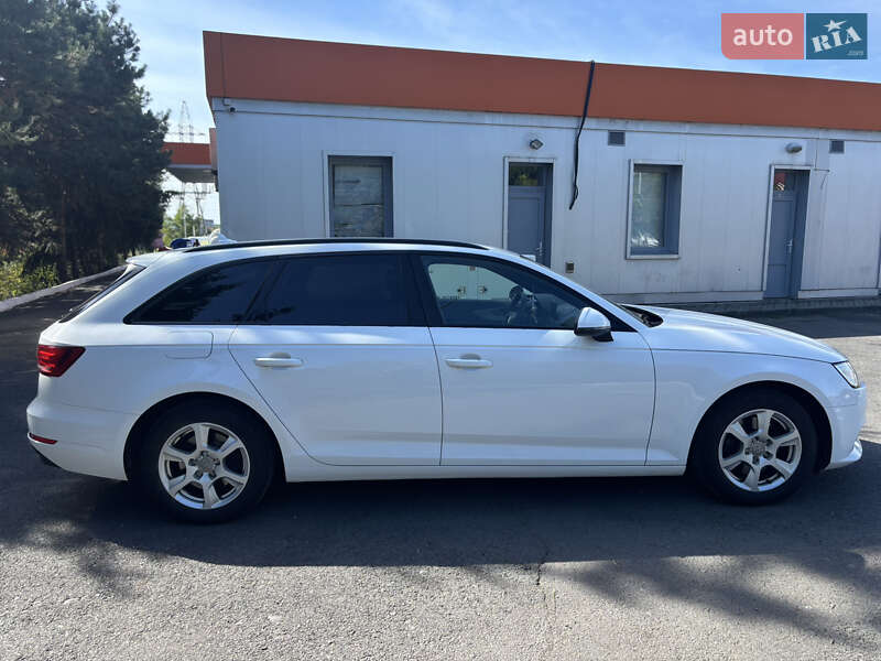 Универсал Audi A4 2018 в Мукачево
