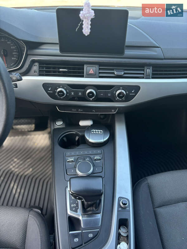 Универсал Audi A4 2018 в Мукачево