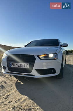 Седан Audi A4 2015 в Ровно