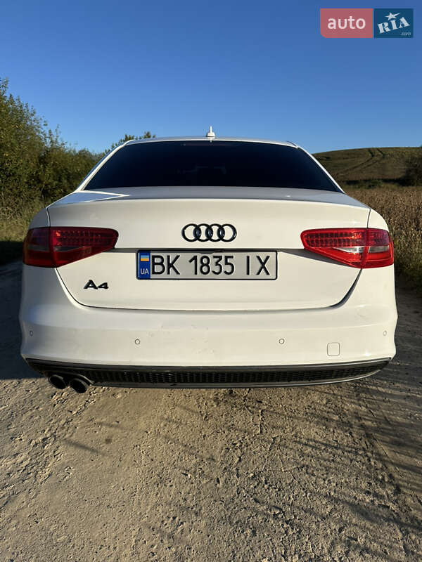 Седан Audi A4 2015 в Ровно