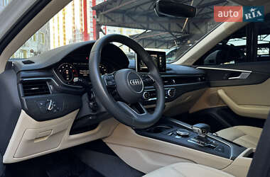 Седан Audi A4 2019 в 