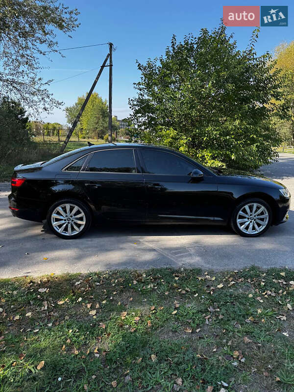Седан Audi A4 2016 в Горішніх Плавнях