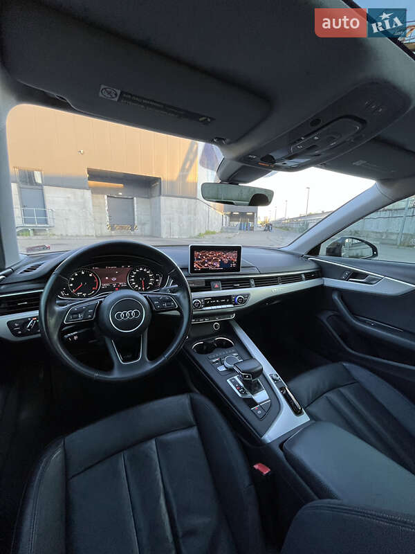 Седан Audi A4 2016 в Киеве