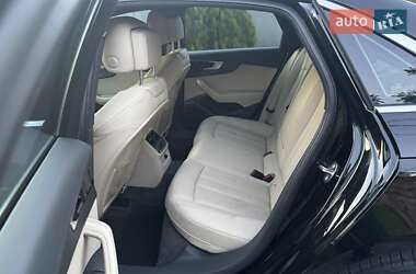 Седан Audi A4 2020 в 