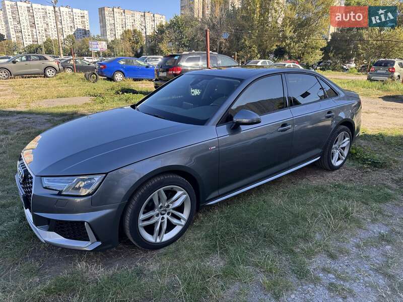 Седан Audi A4 2018 в Киеве