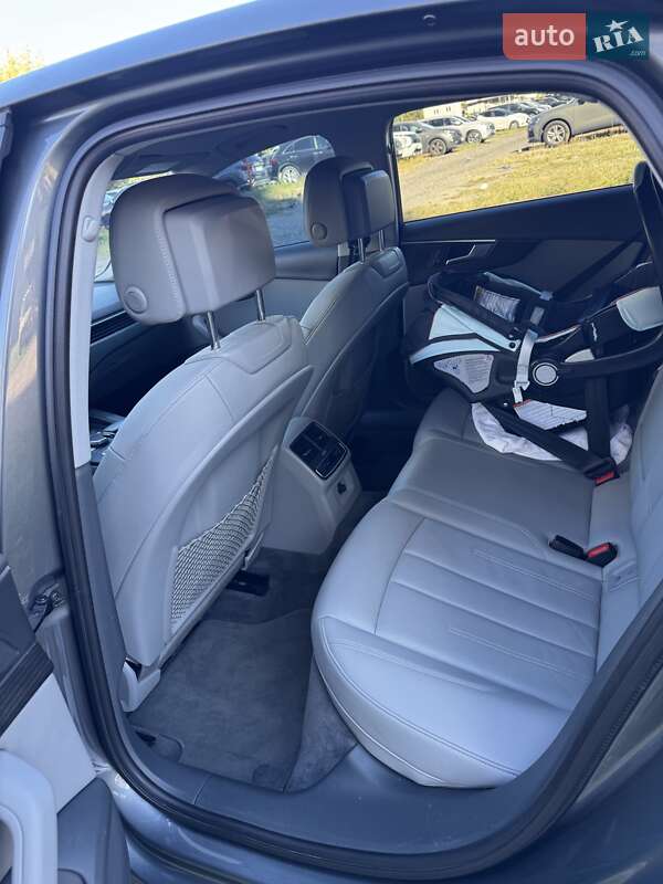 Седан Audi A4 2018 в Киеве