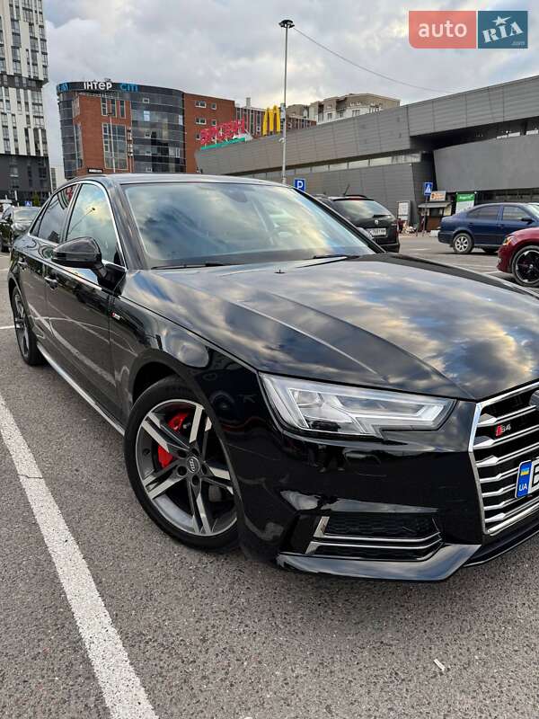 Седан Audi A4 2016 в Шептицькому