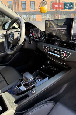 Седан Audi A4 2019 в 