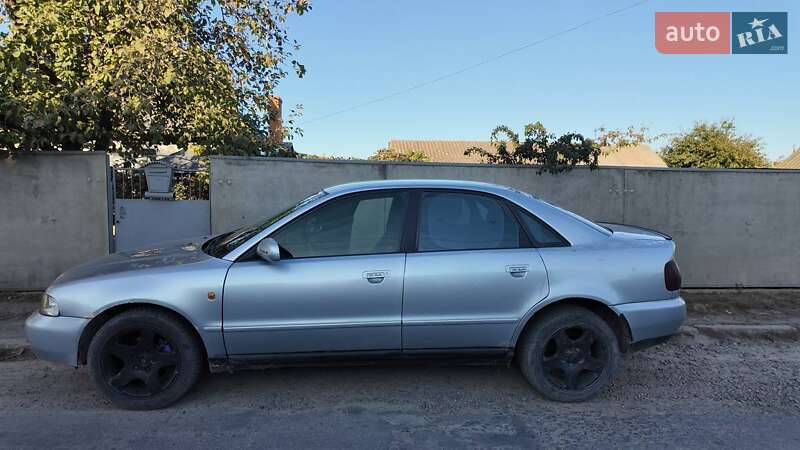 Седан Audi A4 1998 в Бару