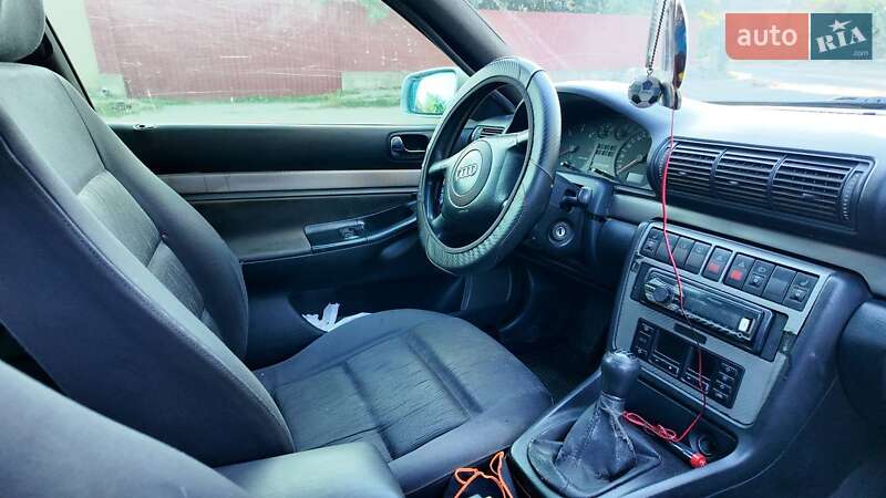 Седан Audi A4 1998 в Бару