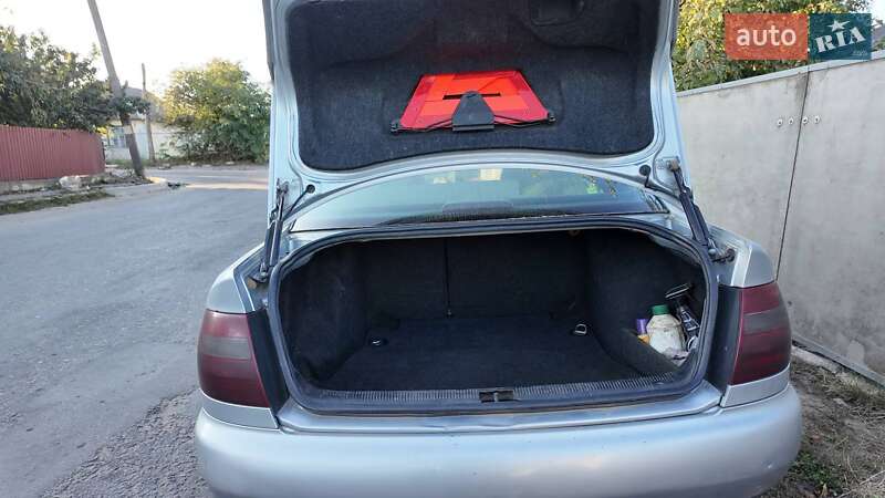 Седан Audi A4 1998 в Бару