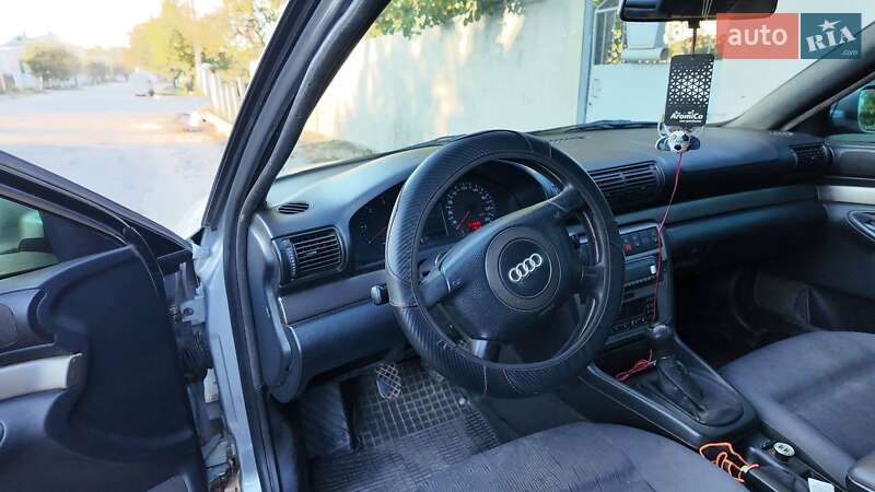 Седан Audi A4 1998 в Бару