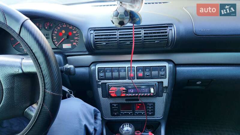 Седан Audi A4 1998 в Бару